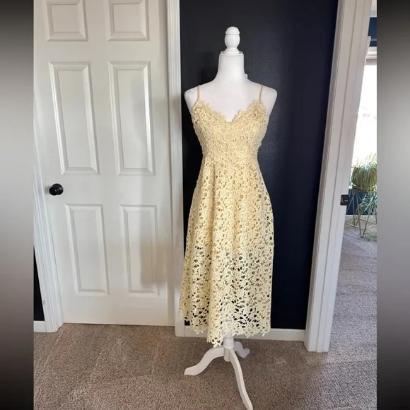 ASTR The Label Butter Yellow Crochet Lace Midi Dress 
size Small (4) - Picture 2 of 12